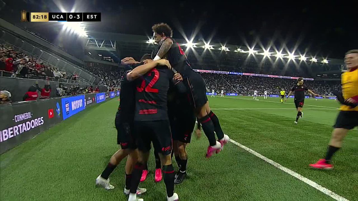 9️⃣🦁 ¡DOBLETE DE GUIDO CARRILLO Y EL PINCHA A CUARTOS DE FINAL! El delantero la desvió tras un centro de Cetré y así llegó el 3-0 de Estudiantes frente a U. Católica. ▶️ Mirá la 🏆 CONMEBOL #Libertadores en el Plan Premium de #DisneyPlus