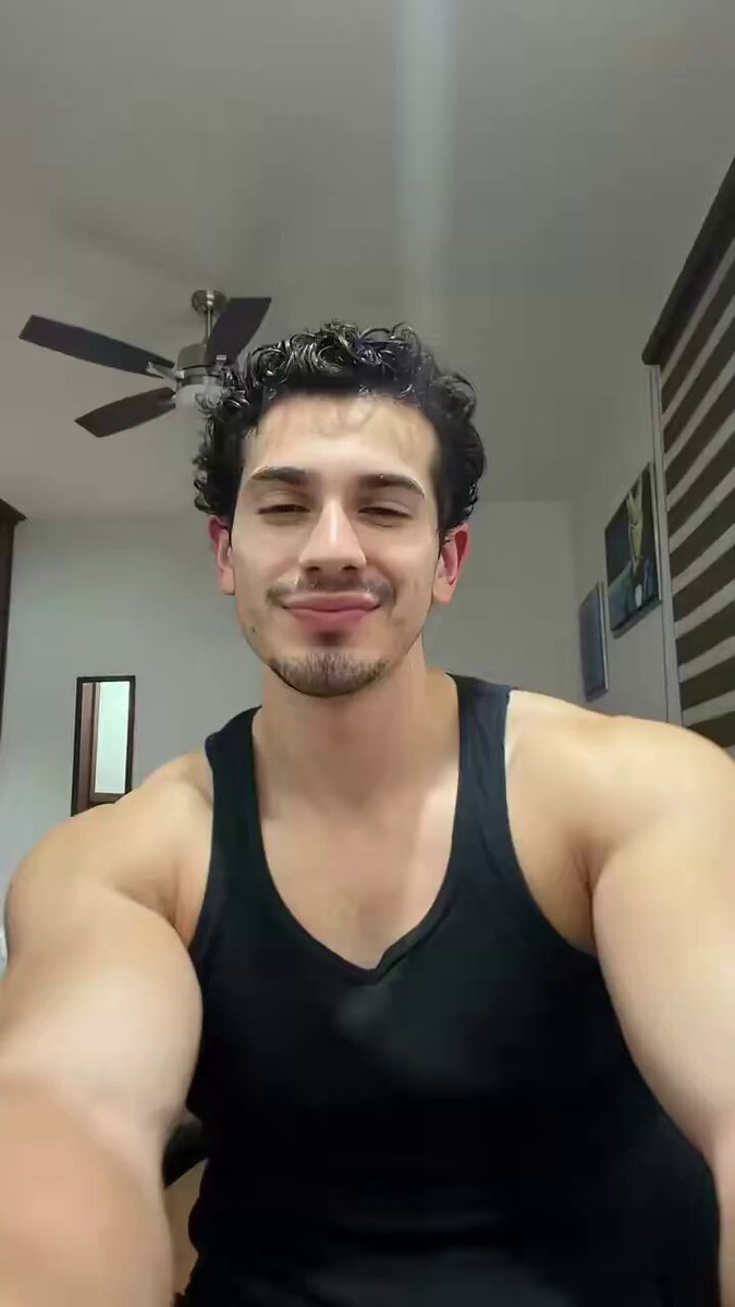 Omg the arms, why are they soo big