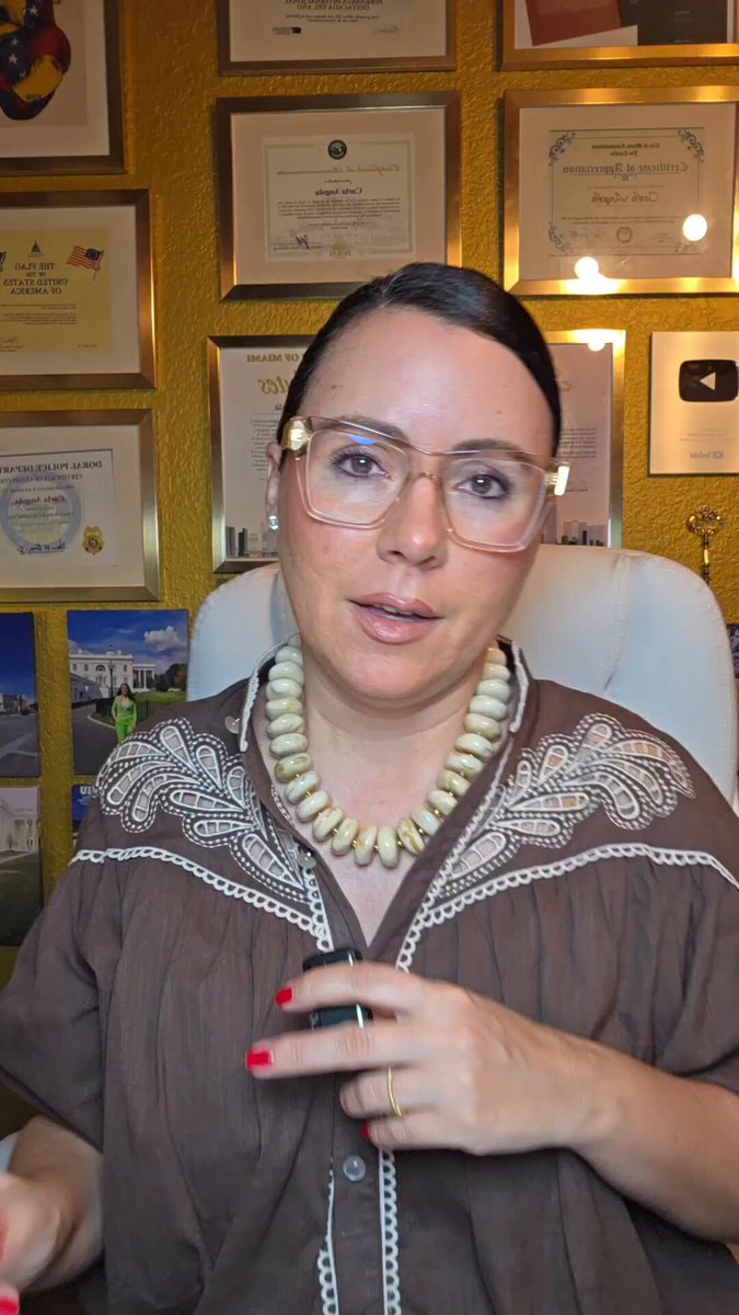 Sin coerción, la mesa de diálogo no va a funcionar. Y TIENE que funcionar. Si falla, el régimen no pierde nada, Pero Venezuela lo pierde todo. Ya se demostró que con una llamada salen presos políticos, ¿Cuándo llega la siguiente llamada, antes que mueran otros rehenes enfermos en esas celdas?. ¿Cuándo llega la libertad real para quienes salieron de los centros de tortura en estos días? No, no son libres. Solo tienen libertad condicional. Mi resumen de hoy. 11:26 pm Recuerda verlo HASTA EL FINAL. Sigan a Justicia, Encuentro y Perdón