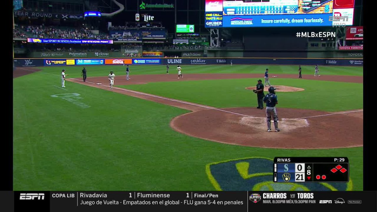 ¡ERROR DEL TAMAÑO DEL ESTADIO! 🤯⚾ Julio Rodríguez se confundió y regaló la bola antes del tercer out...🤦‍♂️
