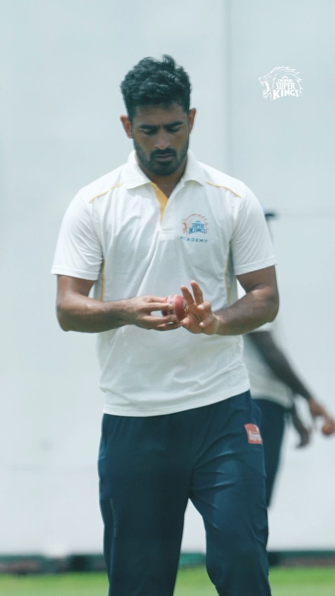 Mukesh 🆚 The Stumps Round 1️⃣. Fight! 👊😂 #WhistlePodu #Yellove
