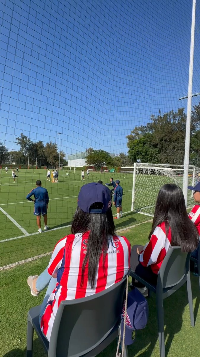 🇫🇷 ¿Sabías que contar con tu Chivabono te puede hacer conocer a los jugadores del Rebaño Sagrado y vivir una #ExperienciaRojiblanca? 👀