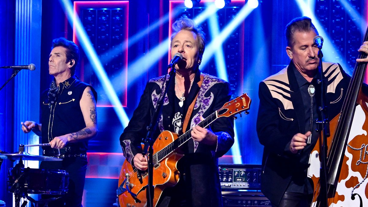 .The Stray Cats perform their classic hit “Rock This Town”! Watch the full performance ⬇️ #FallonTonight