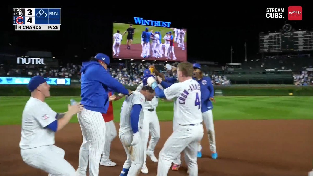 Start singing, Cubs fans 🎶 Alex Bregman lines a walk-off single!