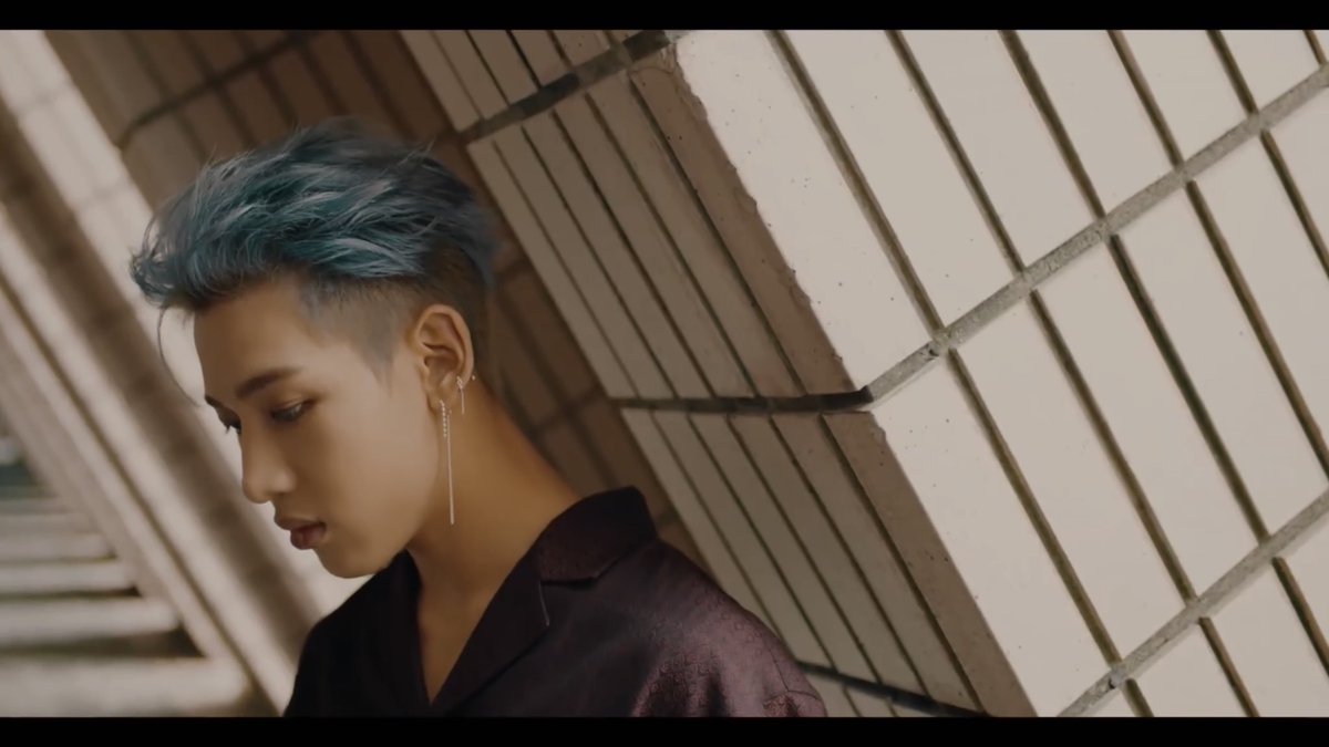 บั้มนี้คือดีมากกกกกก เพลงปังมาก เอ็มวีสวย สตอรี่ดี เพิร์พดีมากกกกด้วย แต่ไม่ได้ถ้วย 😭ป้างงมากกกกกก แจบอมผิวปากยังตราตรึงในใจ มู้ดดีโคตร😭😭จำได้ว่าตอนmvออก ถ่ายในฮ่องกงแล้วสถานที่ในmvคือคนไปตามรอยกันเยอะมากกกกก