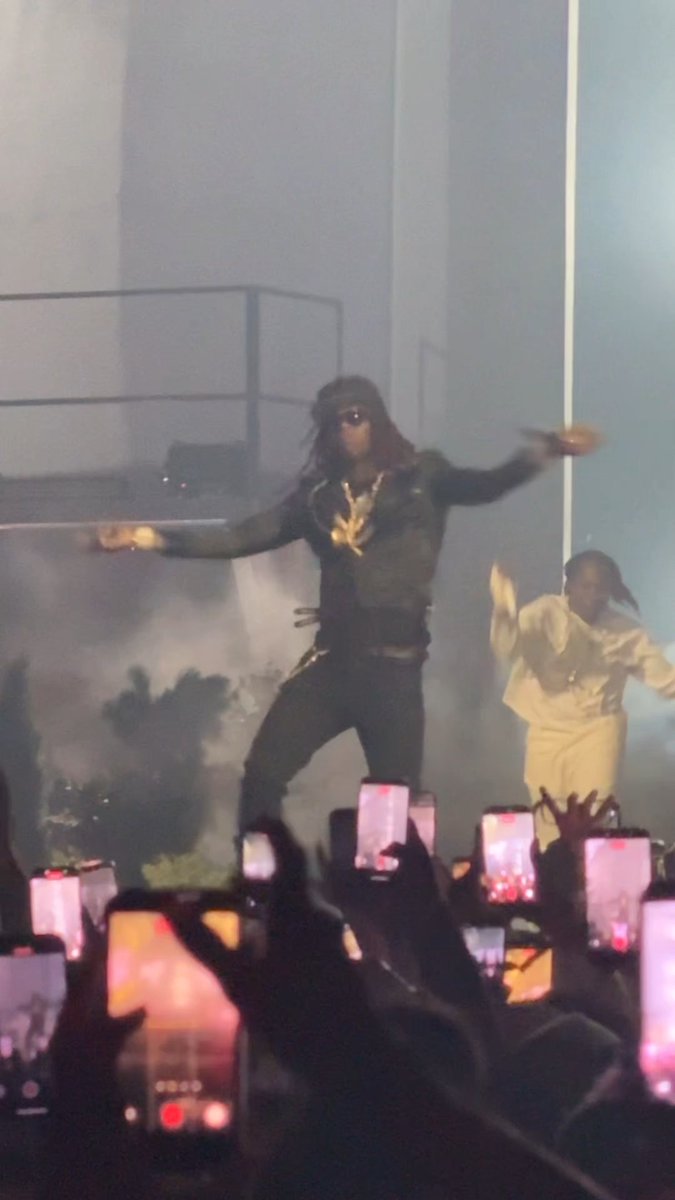 🚨Rema joins Don Toliver on stage to perform “Secondhand” at his show in State Farm Arena 🇺🇸🤩
