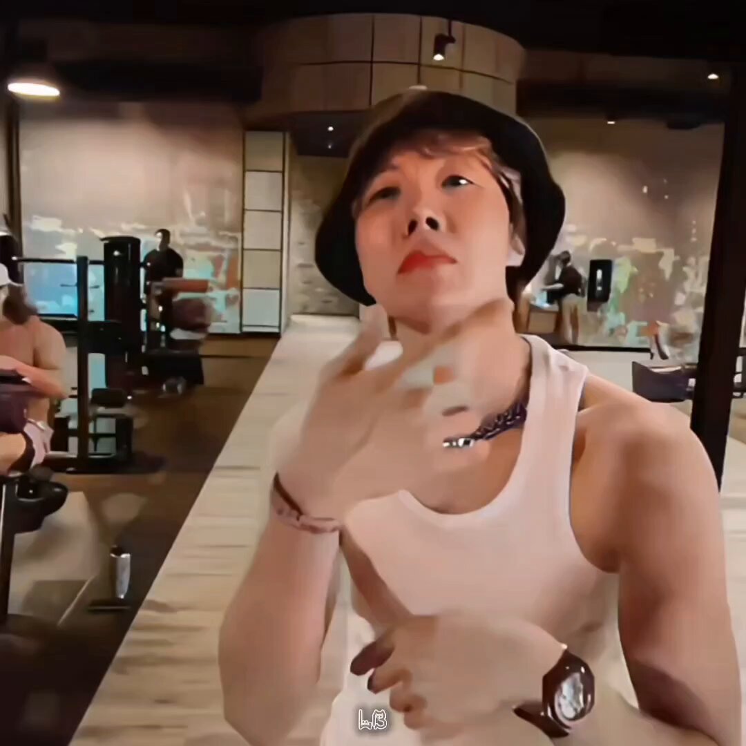 I CAN NEVER GET ENOUGH OF HOBI WORKING OUTGGG