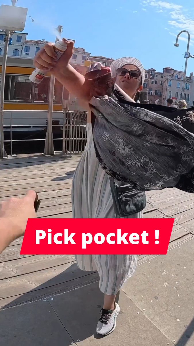Very aggressive female pick pockets CAUGHT in Venice