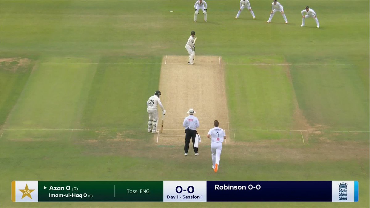ENGLAND TAKE A WICKET WITH THE FIRST BALL OF THE SERIES! 😮