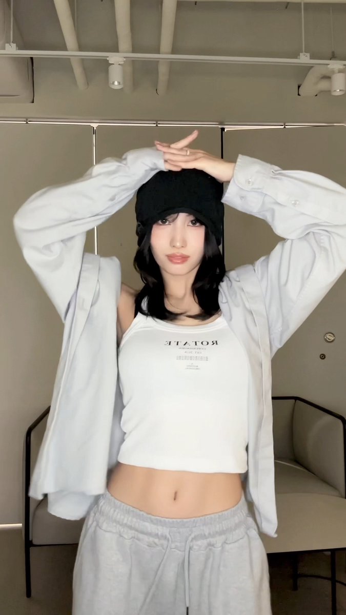 NEW MOMO DANCE TIKTOK OH MY GOD??