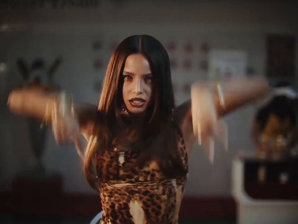 emilia en pasarella totalmente iconica