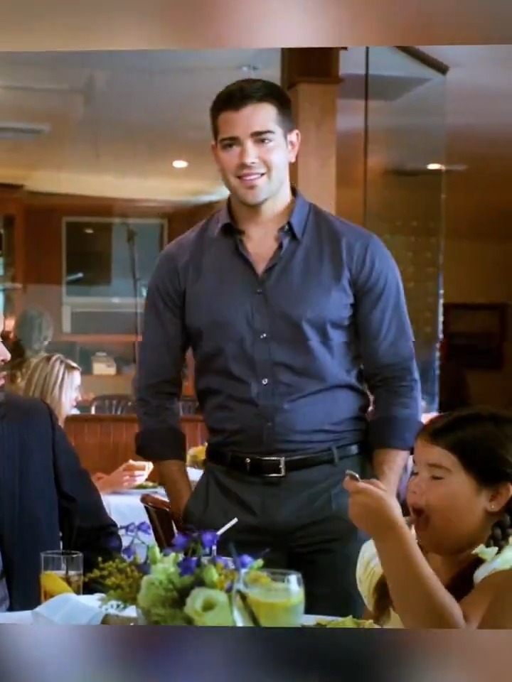 Carlos really said "Why don't you stop saying given our history and just say I banged your wife" 💀 He was ready to FIGHT. 🔥 John Rowland’s return unleashes Carlos’s deepest insecurities, leading to a hilarious stand-off over jealousy, mimes, and 11 years of marriage history. You truly never know what’s going to happen when these three end up in the same room. Desperate Housewives 🍿