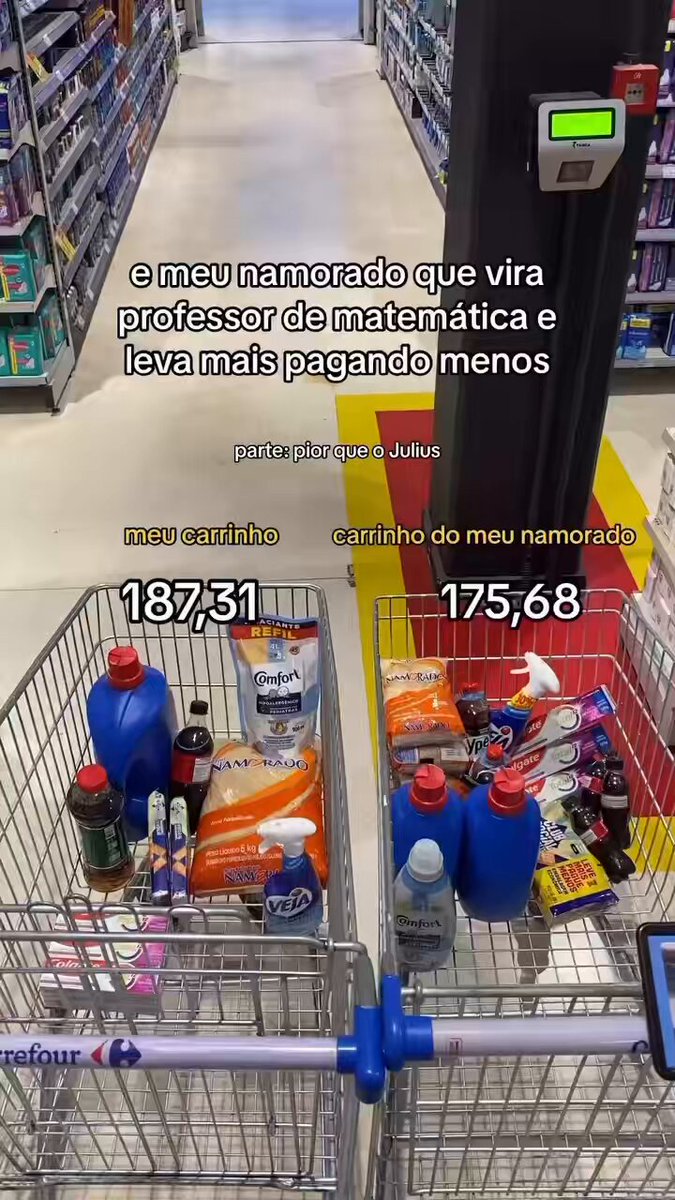 Casal viraliza ao mostrar que, depois que um deles virou professor de matemática, eles passaram a levar mais produtos no mercado e gastar menos.