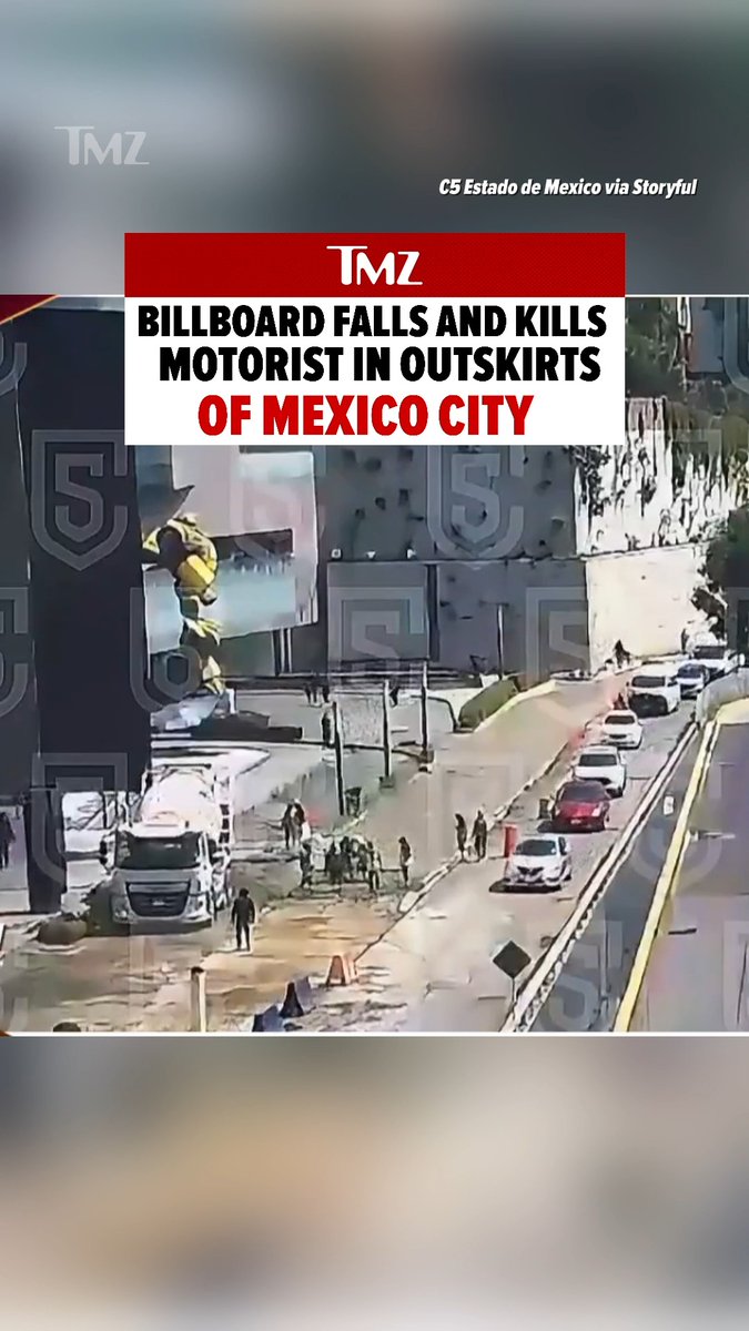 ⚠️ CCTV footage shows the moment a billboard collapsed from the side of a shopping mall, killing a motorist on the outskirts of Mexico City on August 14.