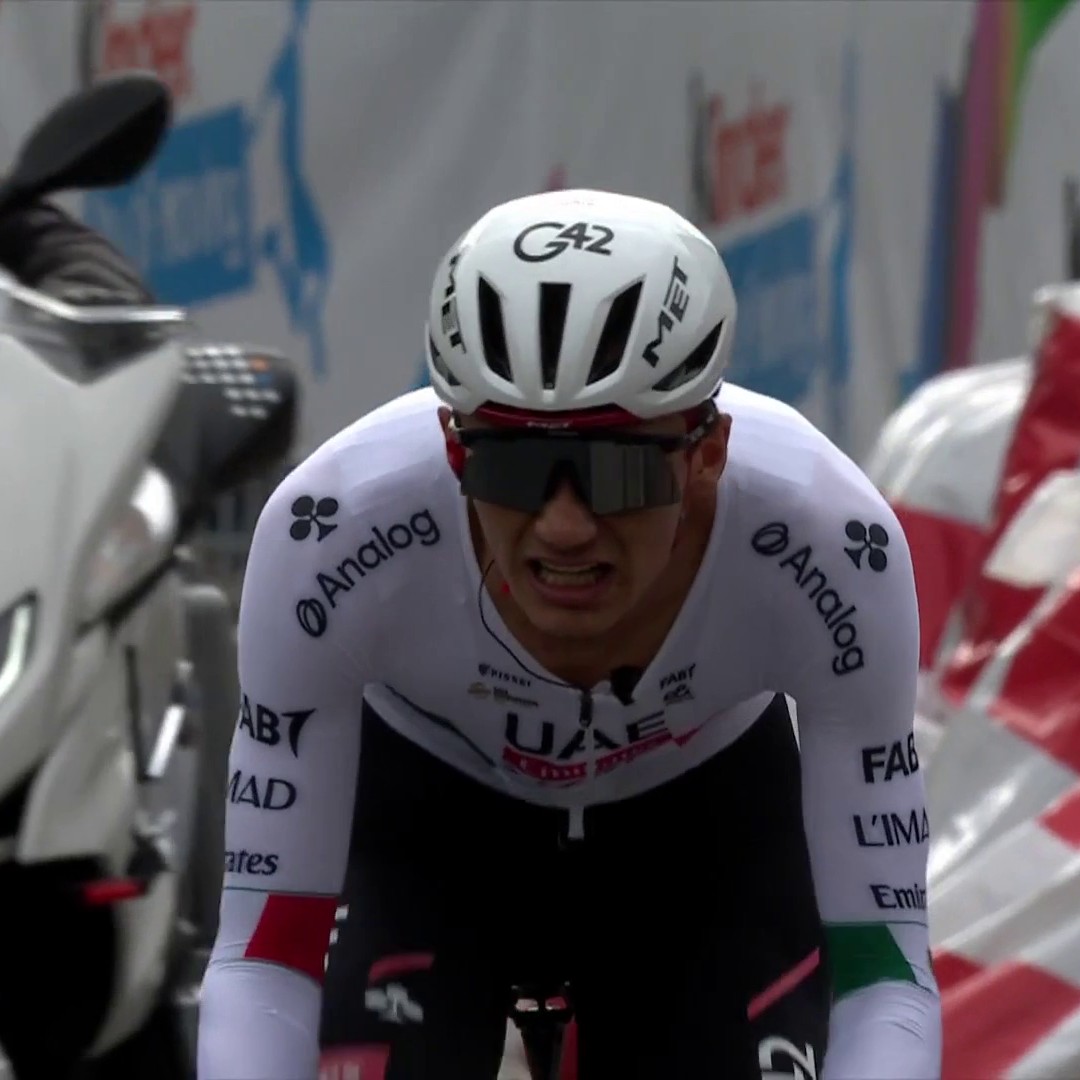 Oh comme c'est dur pour Paul Magnier, battu par Isaac Del Toro sur le prologue du Tour d'Allemagne pour moins de deux secondes !