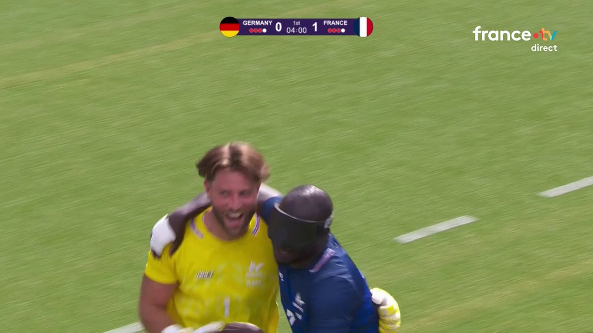 #Cécifoot | 🇫🇷 QUELLE FRAPPE !! 💥 Le coup de canon de Babacar Niang qui ouvre le score pour l'équipe de France contre l'Allemagne. 📺 Suivez le direct :