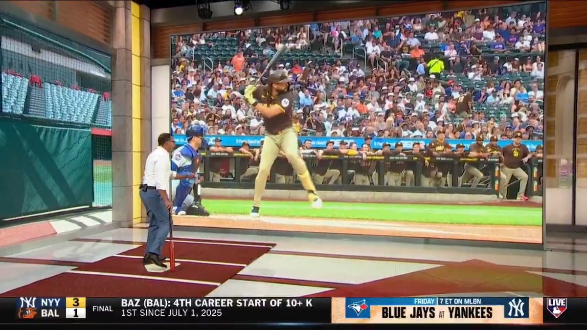 "The ability to take over a game, but do it looking like an entertainer. This guy is everything." DeRo dives in on Fernando Tatis Jr. after his heroics last night at Citi Field, hitting a pair of home runs and robbing Francisco Lindor of a grand slam. #MLBCentral | San Diego Padres