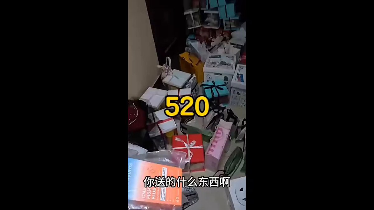 舔狗，舔狗，舔到最后一无所有，估计是女主播啊，舔狗们送了这么多东西，都送给外卖小哥了，也不知真假
