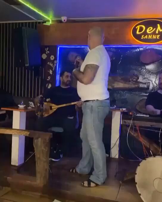 Buda Ajdar ses ve sahne bir tık üstün