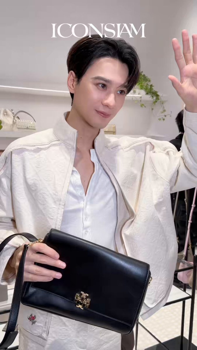 Happy Birthday ปะป๊าสุดหล่อของธิดาเอ๋🦆🎂 เค้าว่ากันว่าความพยายามอยู่ที่ไหน 5ดาวก็อยู่ที่นั่น ขอให้ปีนี้ปะป๊าได้ดาวจากเอ๋เก็บใส่โหลเย้อะๆ แล้วเอามาแบ่งพี่ด้วยค่ะ ครั้งหน้าต้องได้ 5 ดาว🫪🙌🏻 HARIT GOLDEN CHAPTER 27 #Chapter27WithKeng #KengHarit #Ohae #ICONSIAM