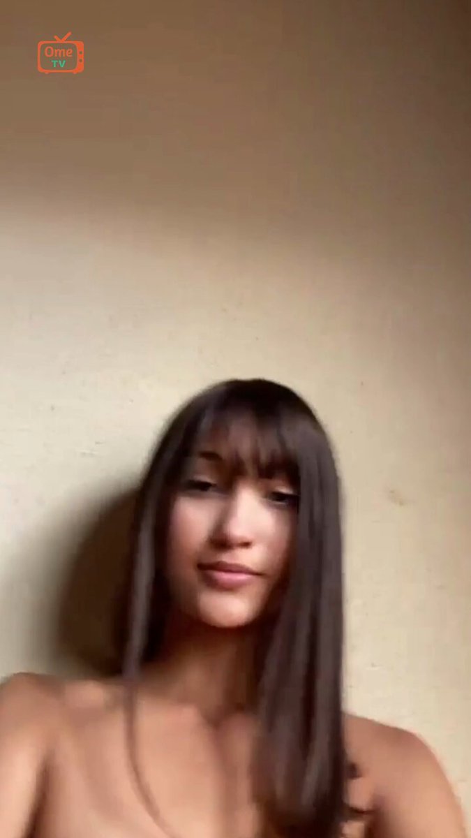 ela parecia tímida, mas o chat ficou surpreso depois que ela fez isso