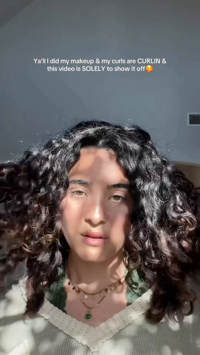 She’s feelin it folks🥰 CUTE &amp; CONFIDENT