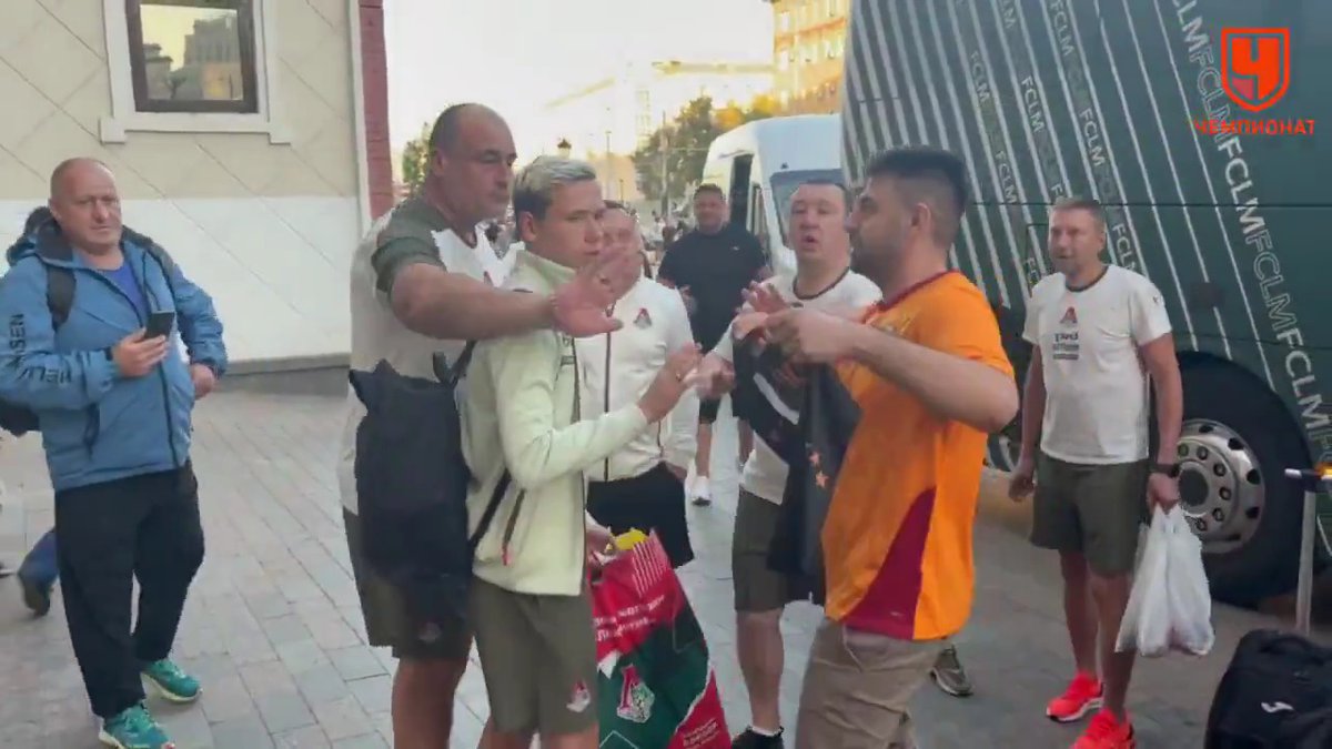 Batrakov, takım arkadaşlarıyla vedalaştı.