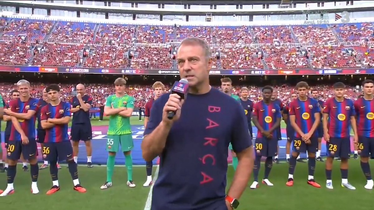 🎙️ Flick fa una part del discurs en català i agraeix el suport rebut durant la temporada passada: 🔸 "Estem preparats per lluitar per tots els títols" 🔸 "Necessitem el vostre suport, junts som més forts" #Gamper3Cat ▶️
