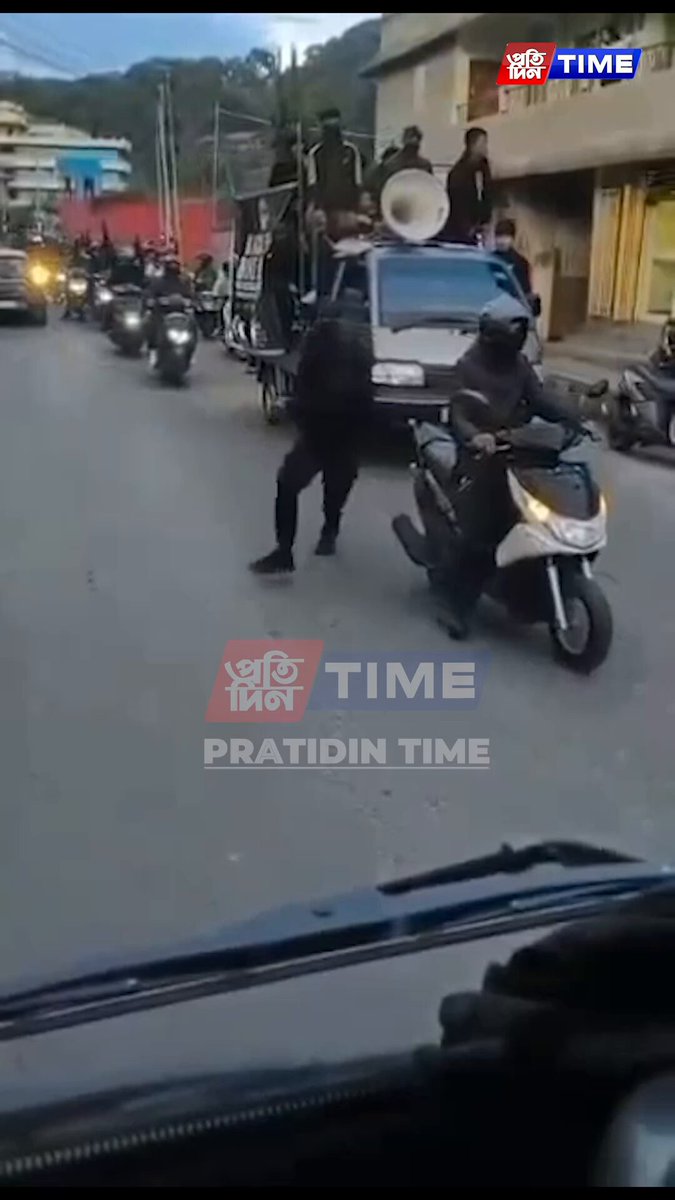 Tensions escalated in Shillong during a Khasi Students’ Union protest as several Assam-registered vehicles were allegedly vandalised and passengers attacked. The incident has drawn strong condemnation from the Seven Star Tourist Cab Operators’ Union and other motor vehicle workers’ unions. #Pratidintime #shillong #meghalaya #khasi