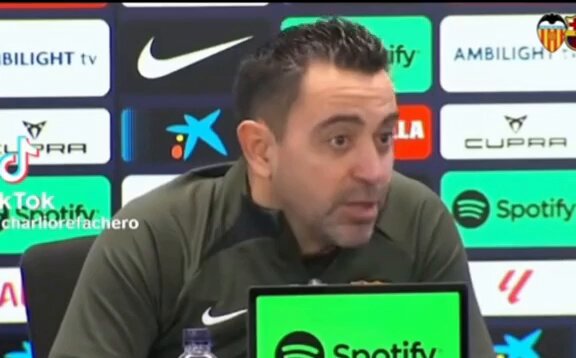 xavi cuando se presente en la primera rueda de prensa de la selección holandesa y le pregunten por la prótesis mamaria digna de lola lolita que lleva