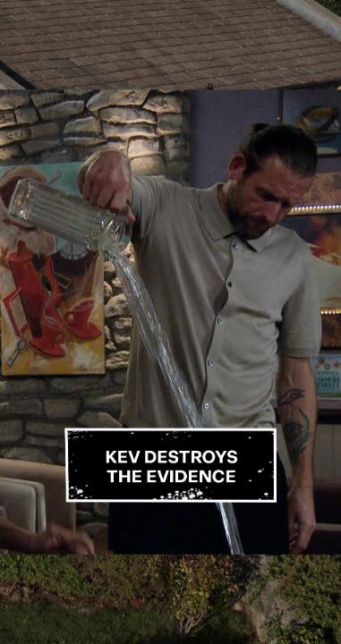 Kev gets rid of evidence in the most Kev way! #Emmerdale