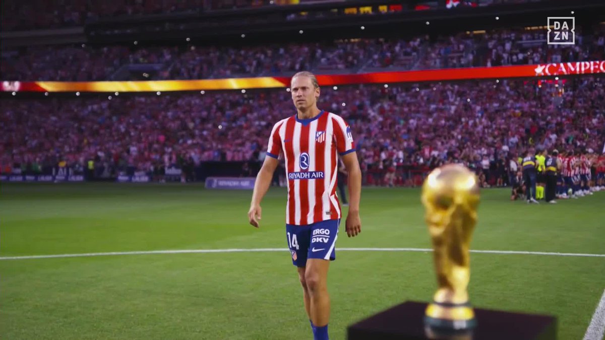 🚨 L’Atletico Madrid a rendu HOMMAGE à ses Champions du Monde 🇪🇸. 🏆❤️🤍 🎥 DAZN France