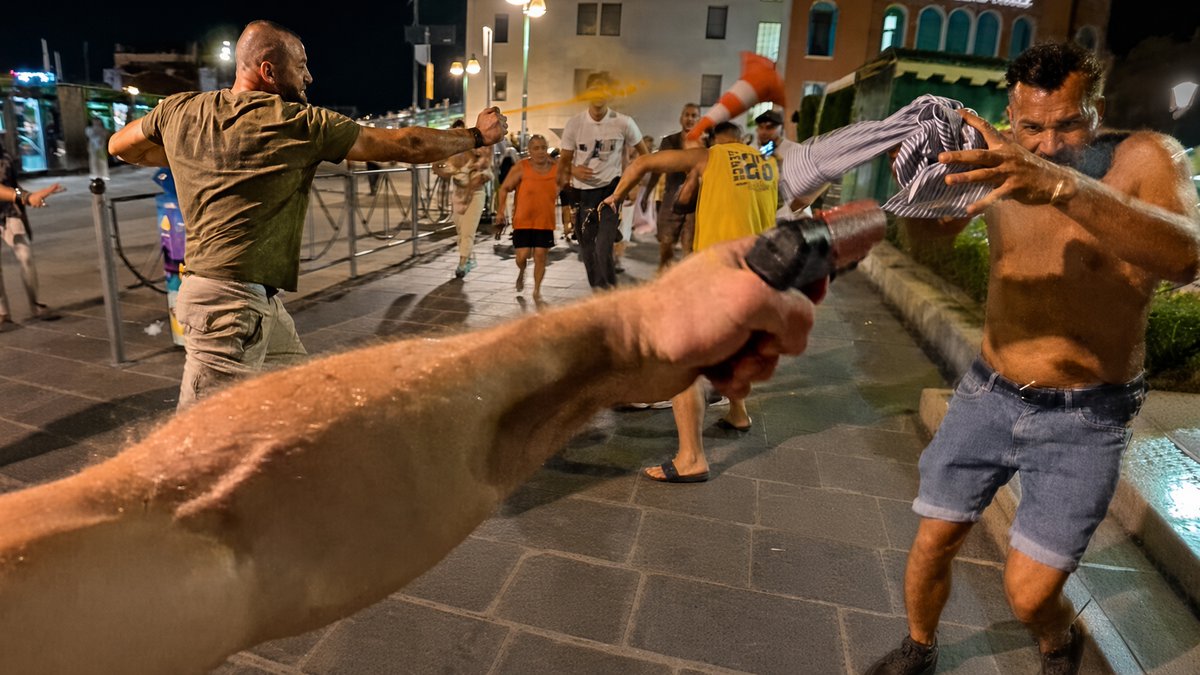 Thieves attack us with their kids in Venice