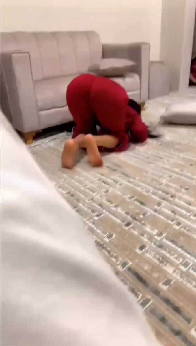 تغرى اخوها الصغير ومتاكده أنه مشتهى لحمها