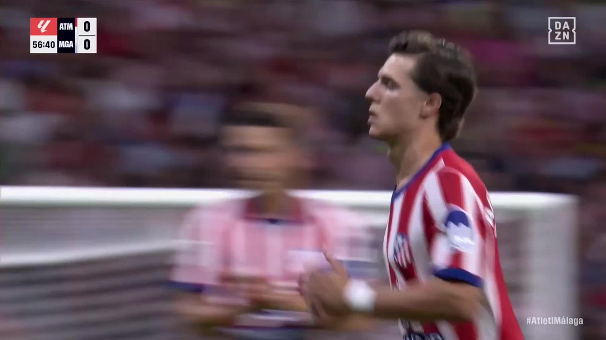 Pendant ce temps, Kang In Lee 🇰🇷 fait actuellement ses débuts avec l’Atletico Madrid en Liga. ❤️🤍 🎥 DAZN France