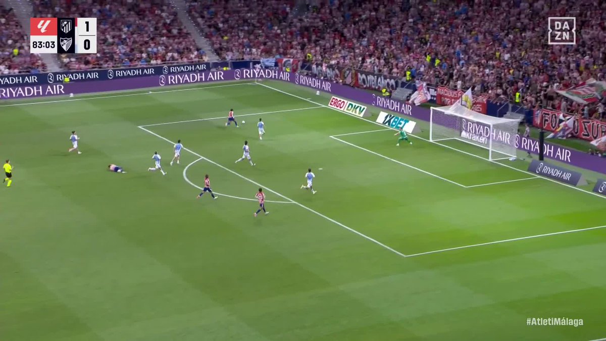 ⚽️ ET MAINTENANT LE COUP FRANC DIRECT D’ALEX BAENA 🇪🇸 !!!!!!!! 😳❤️🤍 C’EST DU SÉRIEUX LALIGA CETTE SAISON ON SE RÉGALE 🍿 🎥 DAZN France
