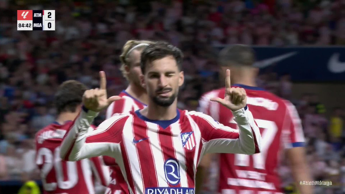 Álex Baena with an absolute beauty of a free kick 🚀