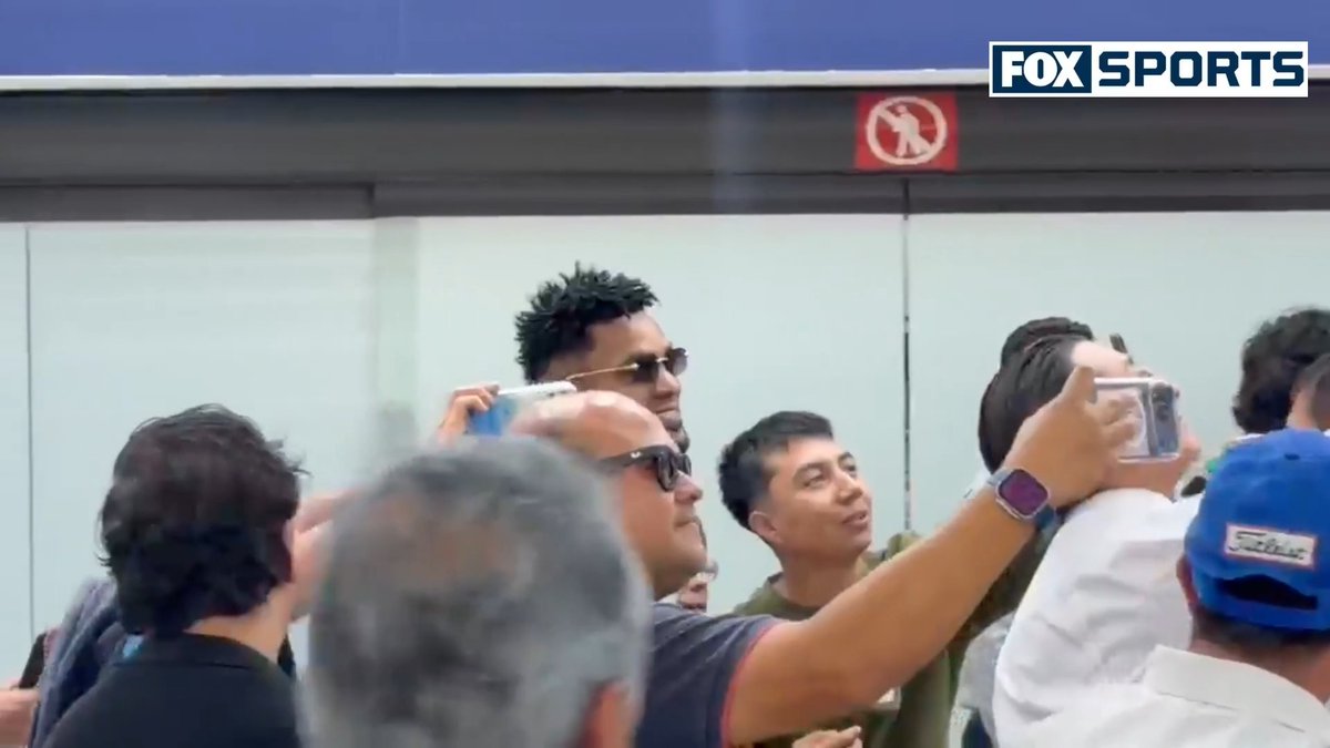 ¡LLEGÓ EL REFUERZO ÁGUILA! 🇨🇴🦅 Miguel Ángel Borja ya está en CDMX para reportar con el América. El colombiano llega procedente del Al-Wasl y busca ser el emblema de las Águilas al ataque. 🔥 📹: @Crh_oficial #CentralFOX