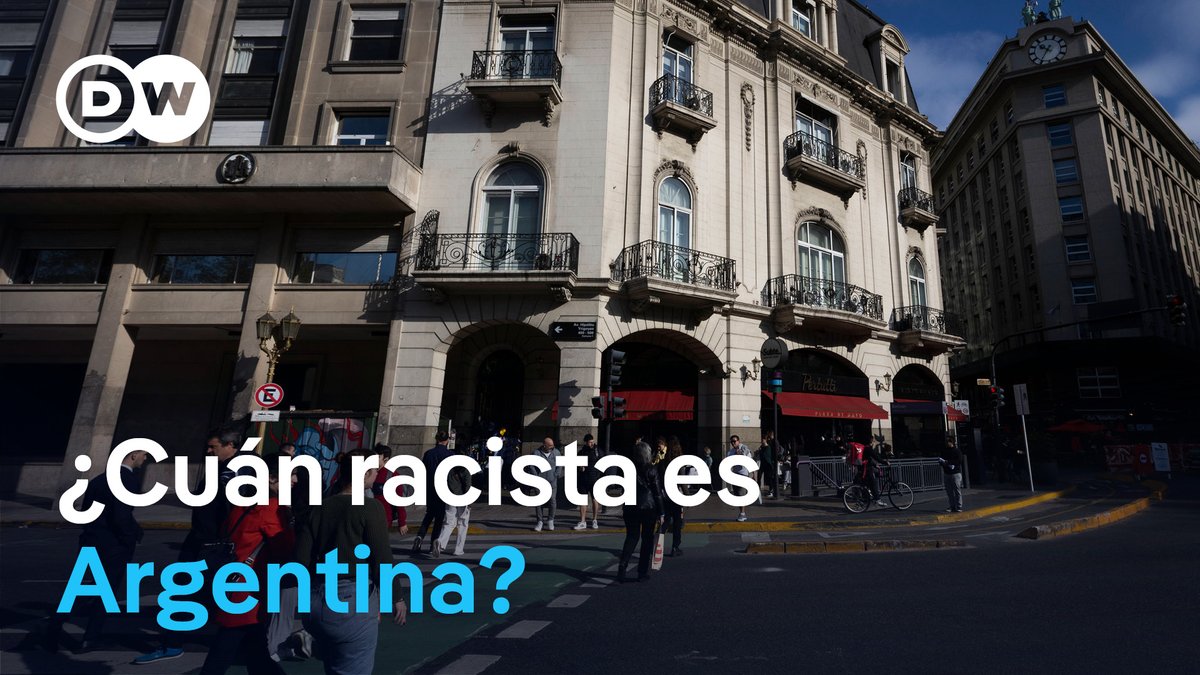 Controversia sobre el racismo en Argentina tras el Mundial de fútbol Durante campeonato se desató el debate utilizando como supuesto argumento la escasa presencia de jugadores afrodescendientes en la selección albiceleste, a lo que se le sumaron acusaciones de racismo amplificadas en redes. Muchos argentinos consideraron una generalización injusta sobre todo el país, meintras otros ven con ojos críticos la postura del Gobierno argentino sobre el racismo a raíz de un cuestionado decreto. ¿Cuán racista es Argentina?