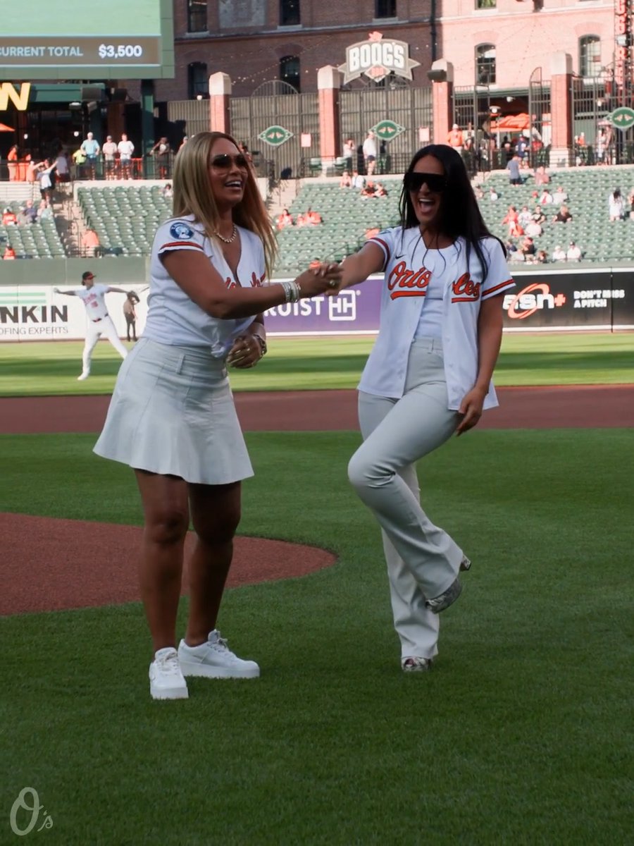 .Bravo stars Gizelle Bryant & Lisa Barlow of The Real Housewives Ultimate Girls Trip stopped The Yard to throw out tonight's ceremonial first pitch! ✨