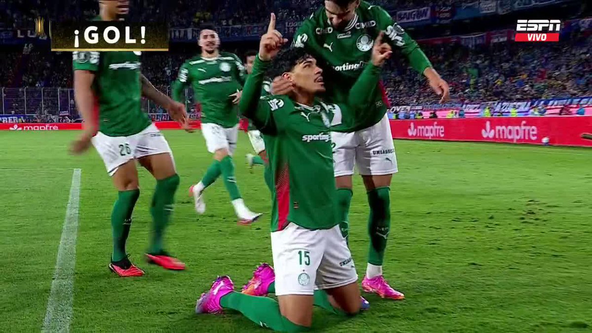 ¡EL CAPITÁN SIEMPRE ESTÁ! Gustavo Gómez, central paraguayo de 33 años, ganó por arriba y con un gran cabezazo marcó el 1-0 (2-1 global) de Palmeiras vs. Cerro Porteño. 📺 Mirá TODA la CONMEBOL #Libertadores por #DisneyPlus Plan Premium