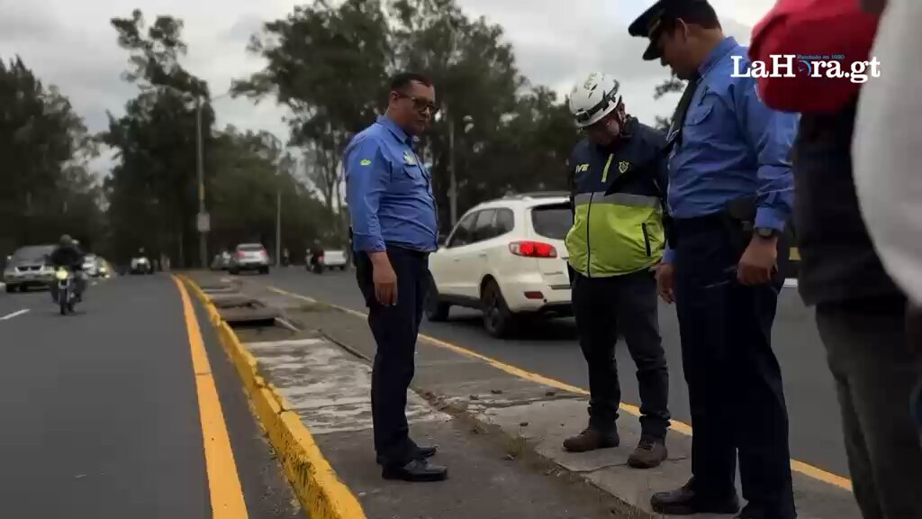 #AhoraLH | En estos momentos, personal del departamento de AVE con el acompañamiento de personal de la municipalidad, realiza una evaluación de los daños en el puente de la Aguilar Batres y periférico. El personal comentó que, al tener datos avanzados, se estará dando información en su momento. ✍️📹: Jose Orozco