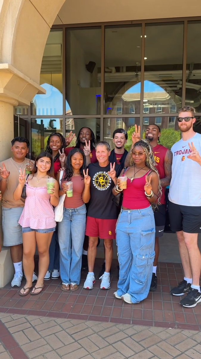 Hooked up our students with free meals and matcha on move-in day 🎁✌️