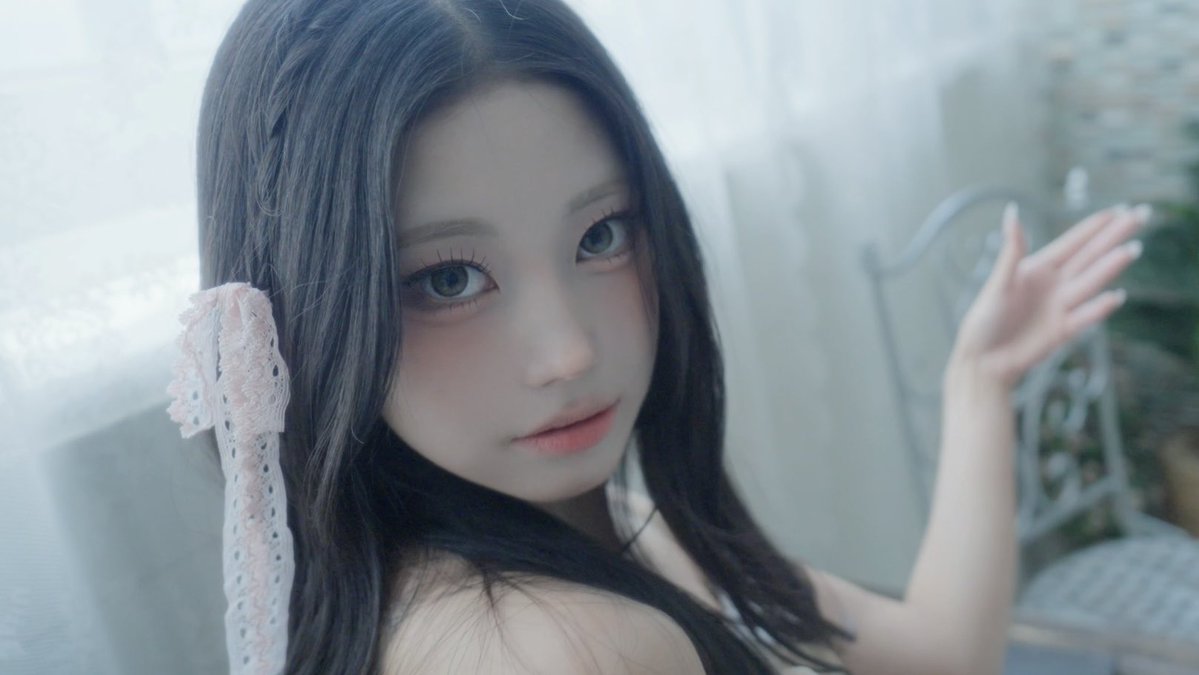 Hanhee will be making her comeback with ‘clock it’ on September 2nd, 12PM KST