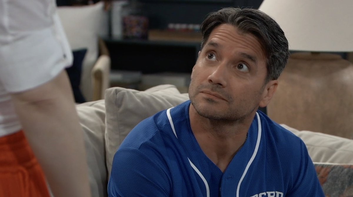 WATCH: Elizabeth raises Dante's eyebrows as she cares for his bruised knee. #GH