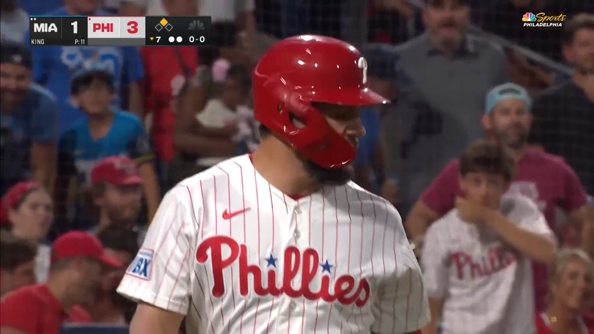 Kyle Schwarber with the swim move 🏊 🏊 🏊 🏊