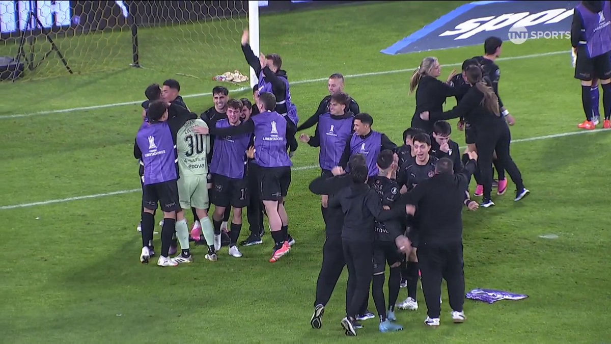 ¡HISTORIA PURA! Los festejos de PLATENSE tras avanzar a cuartos de final de la Libertadores #Libertadores