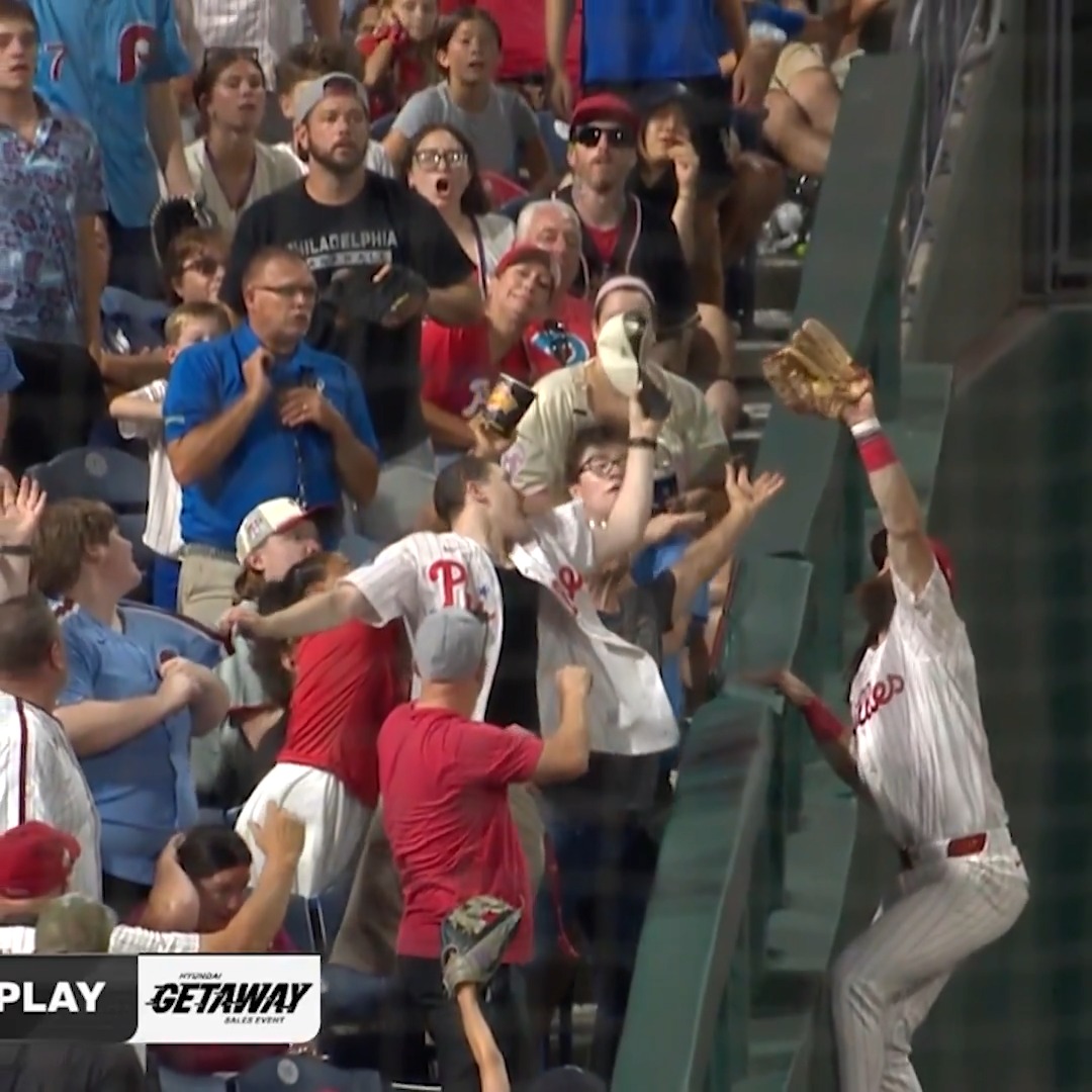 Brandon Marsh gets up and navigates through a bunch of fans to make a great catch 👏