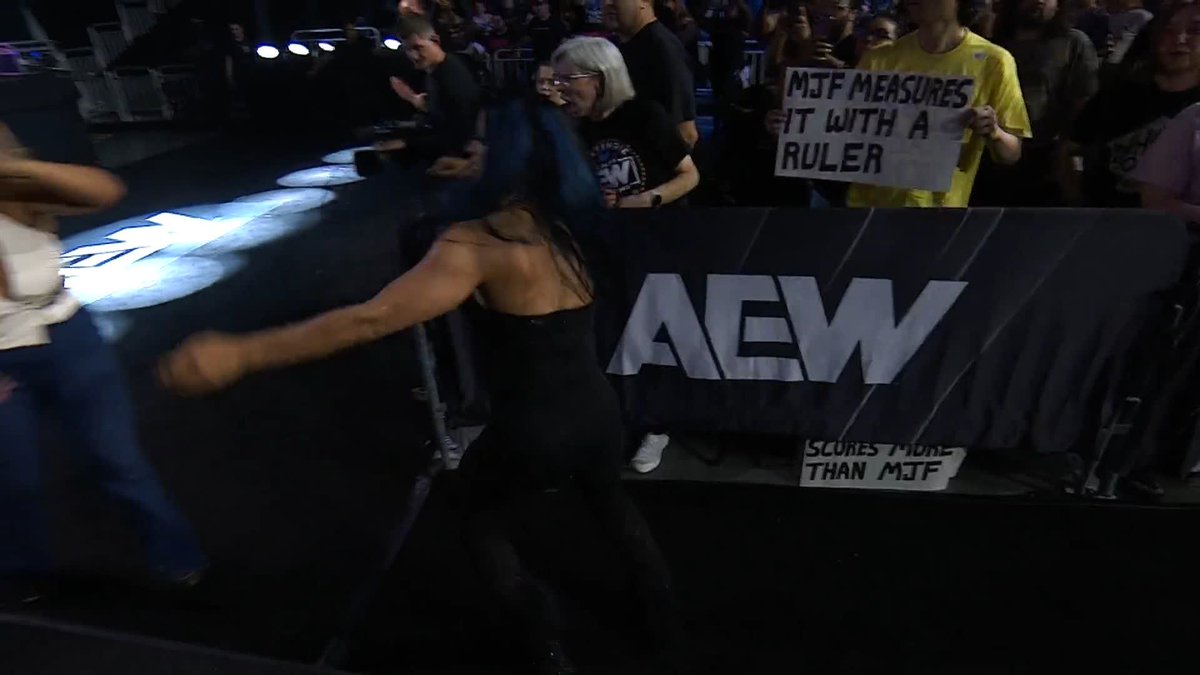 This is a enough to make a grown man cry #AEWDYNAMITE