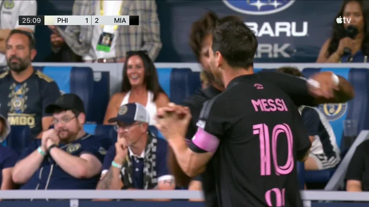 🔟🇦🇷 ¡EL GOAT VOLVIÓ AL GOL Y YA SUMA 922 EN SU CARRERA! Leo Messi y su definición para el gol de Inter Miami en el 2-2 en su visita a Philadelphia Union en la #MLS. 📹 @mls on Apple